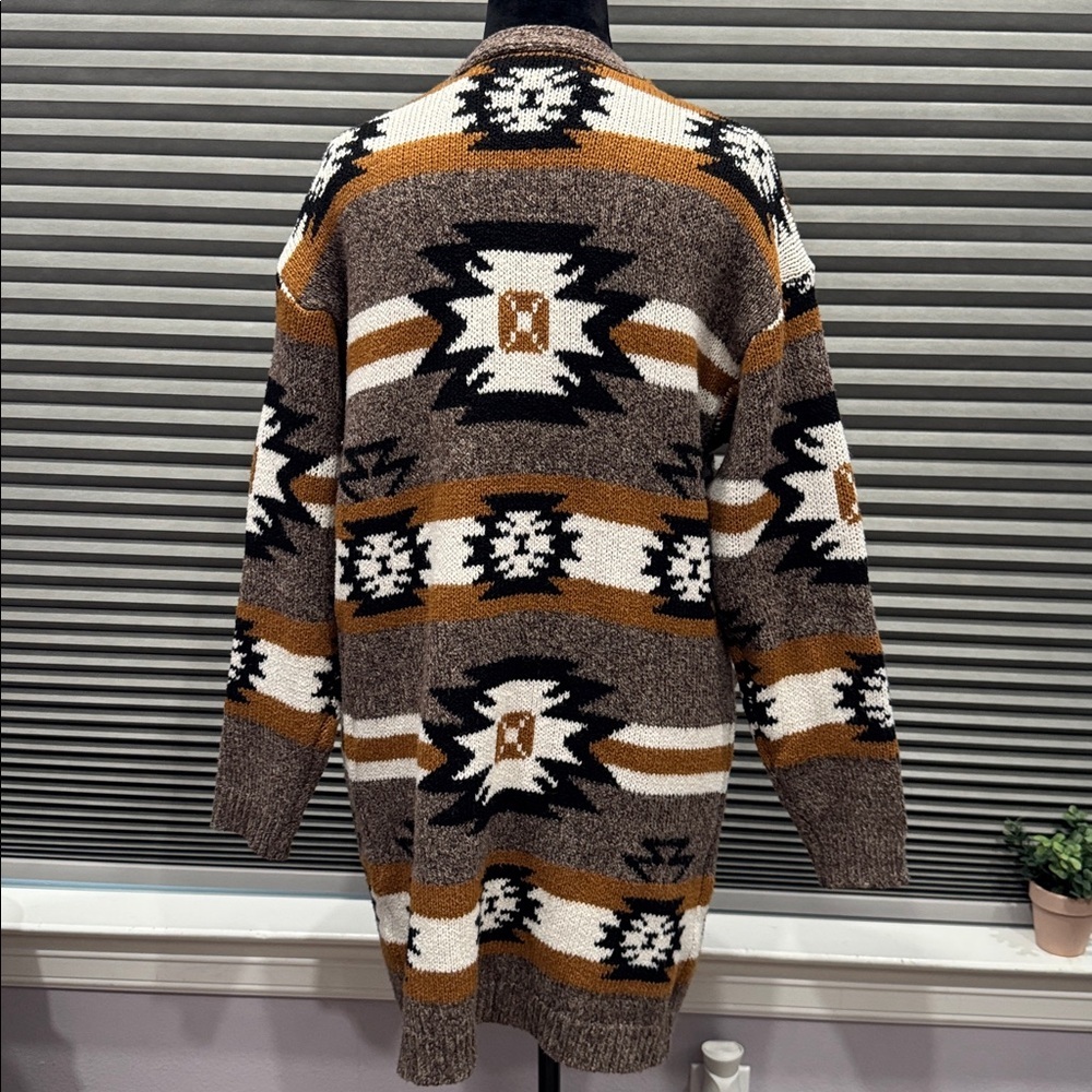Geometric Patterned Cardigan - Picture 3 of 5